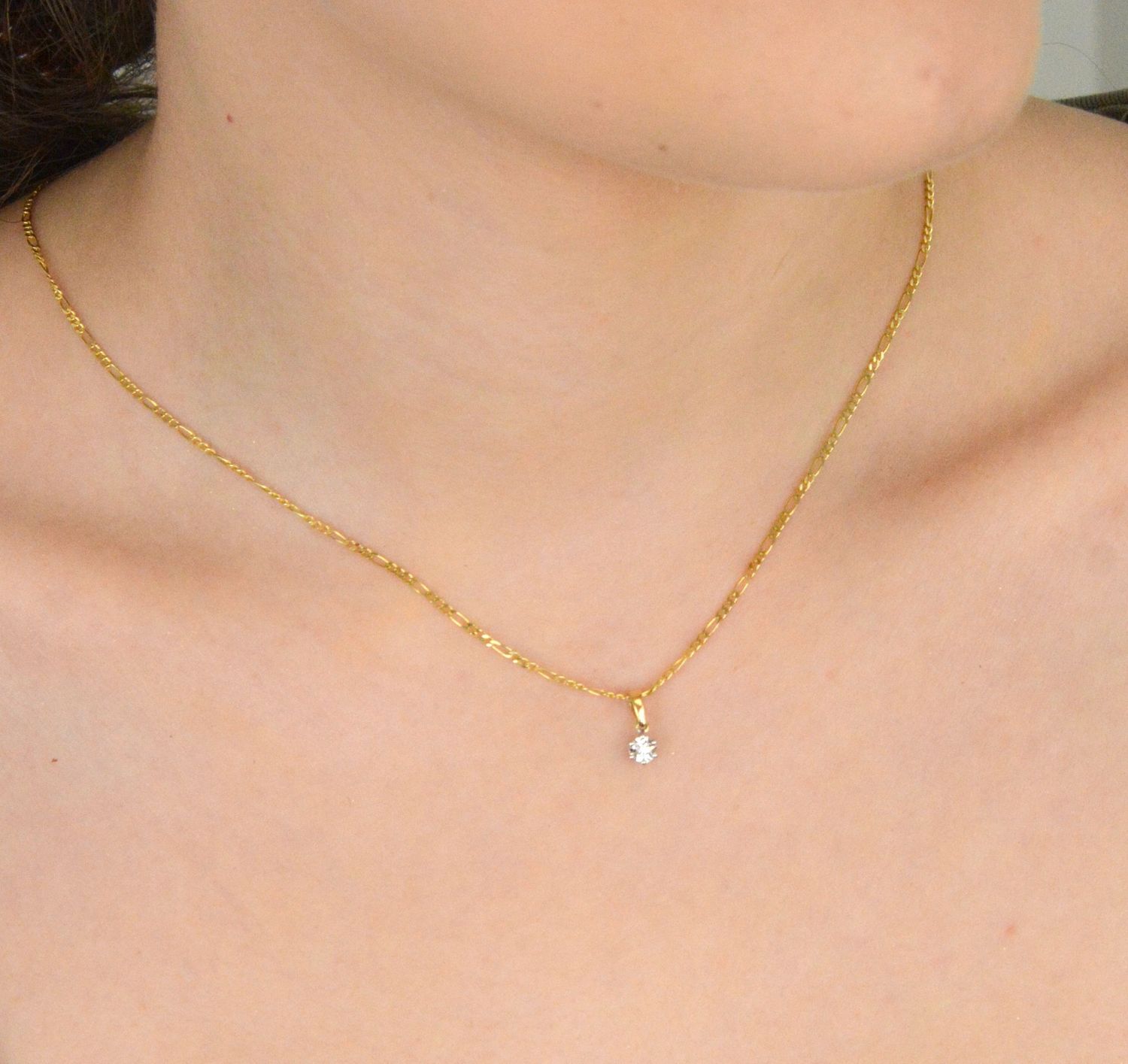 Złota zawieszka 585 z Diamentem w oprawie z białego złota 0,04ct 0660027076 HSI Złota zawieszka wykonana z 14- karatowego złota z  diamentem o masie 0,05 ct, barwie H i czystości SI. 1.jpg